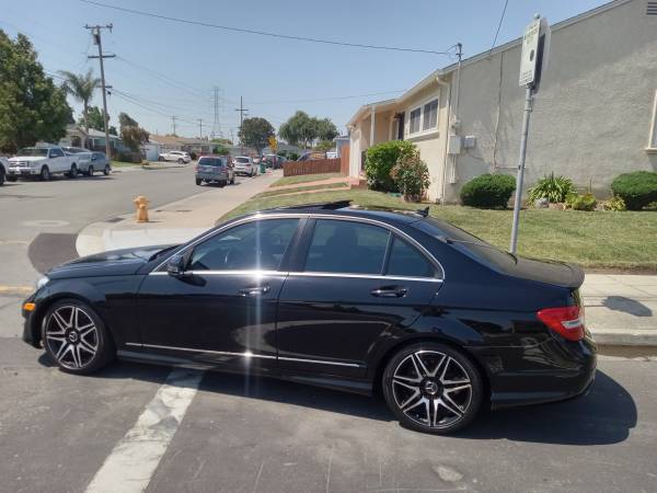 2013 Mercedes Benz C250 Negro sobre Negro Edición Deportiva. ¡Imperdible! Pasó la prueba de emisiones - $6,300 (hayward / castro valley)63624062907777121