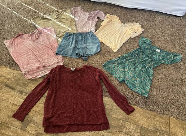7 Piece Junior Girls Clothes Lot -Size XS 1