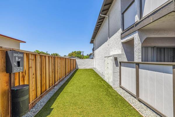 $3,350 / 2br - 973ft2 - Solera has the Charm, Pool, and Perks you will Love! (santa clara)63861103327363123