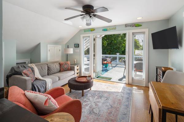 $1,345 / 1br - 573ft2 - Ejoy condo living in this great community in Key West! (Key West)63944429516546120