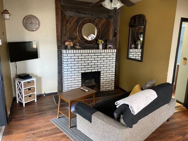 $1,499 / 1br - boutique extended stay | Apartment A (Ivywild Neighborhood)63687011743107123