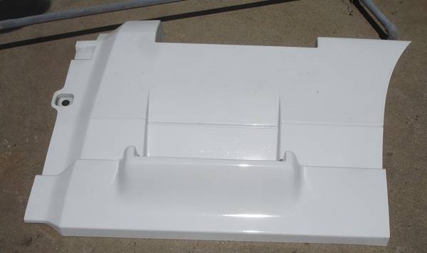 Volvo VNL LR step/fairing 82749430 1
