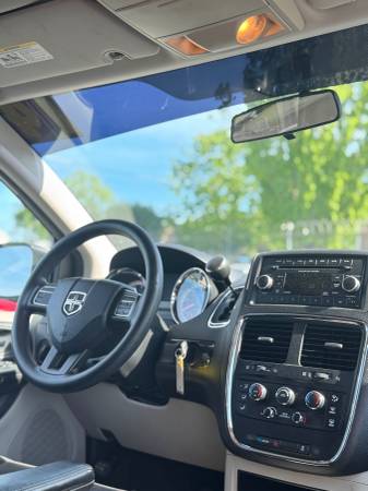 2014 Dodge Grand Caravan SXT // Título limpio // Confiable y espacioso - $4,000 (Bien mantenido // ¡PRECIO PARA VENDER RÁPIDO!)63618455236995122