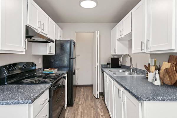 $2,379 / 3br - 1196ft2 - The Best Deals In Town @ The Wellington! Call Today!63944966125827123