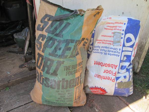 Floor Absorbent 70 lbs 1