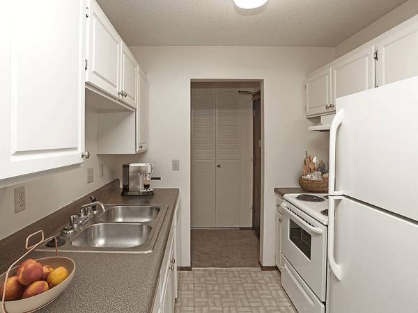 $1,380 / 2br - 930ft2 - Two bedroom available for immediate move in! Call today (6200 78th Ave N , Brooklyn Park , MN)63868702275971122
