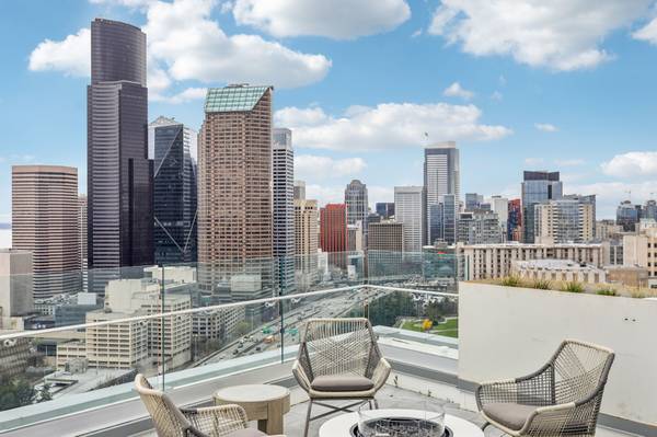 $3,995 / 2br - 992ft2 - 🌆 Modern 2 Bedroom – Get Up to 10 Weeks FREE! Act Fast! (Live in Style At Yesler Towers)63659532977409121