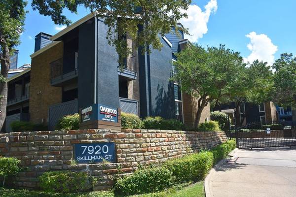 $1,125 / 2br - 900ft2 - Acceso Controlado, Chimenea de Leña, Amplios Armarios (Lake Highlands)63846411891329120