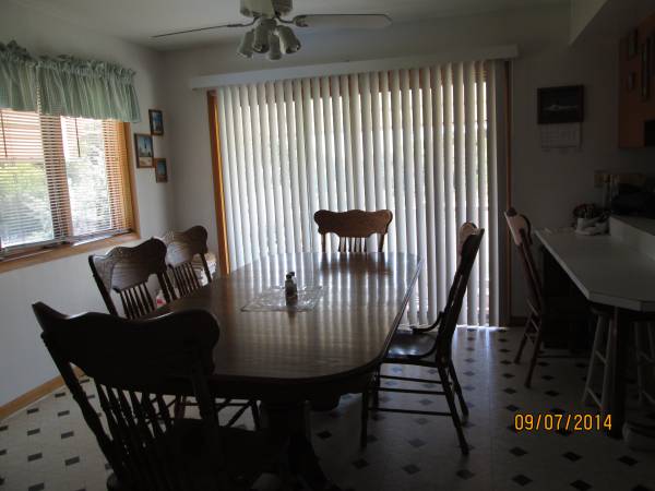 $550,000 / 2br - 1600ft2 - 4.3 acres House, pole barn, and mobile rental (Rockford)63985938914435122