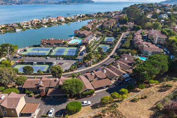 $3,860 / 1br - 832ft2 - Tennis Courts, 1/bd, Mill Valley CA (mill valley)64000589905410124