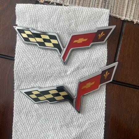2006 Corvette C6 Emblems 1