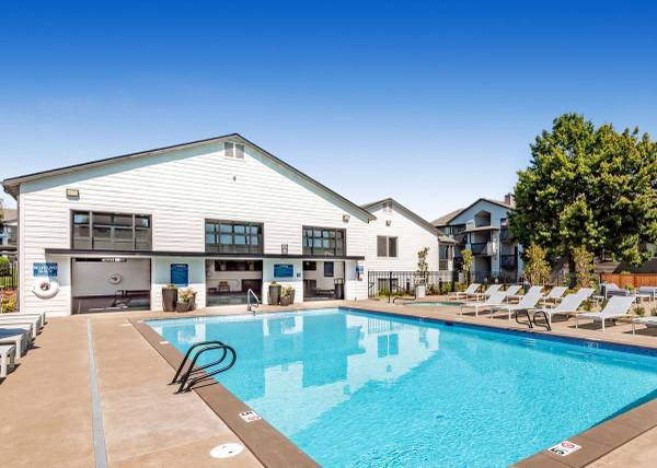 $1,611 / 2br - 828ft2 - ¡Calienta tu nuevo hogar con una chimenea de leña! (2700 w powell blvd)63831608756483123