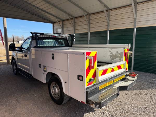 2021 Ford F250 REG CAB - Photo 6