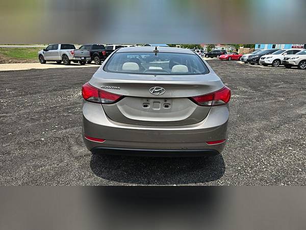 2016 Hyundai Elantra SE Sedan 4D - $6999.0063439447846273123