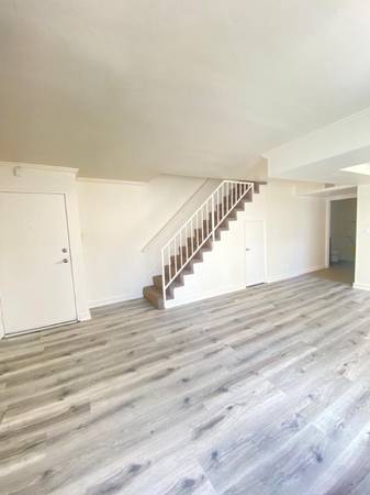 $3195.00 / 2br - Riverside Villas R12-2063700919896963123
