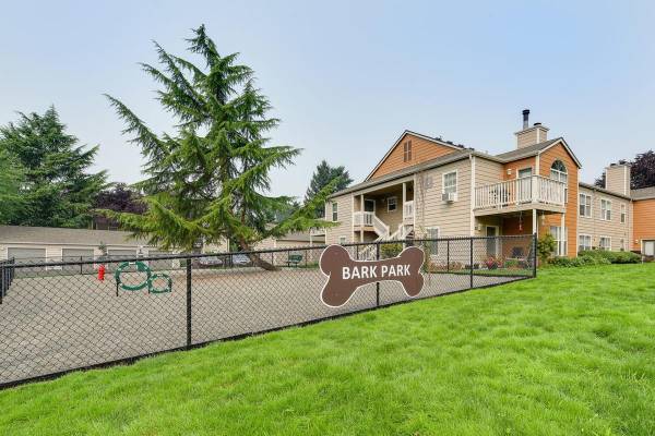 $1,525 / 1br - 750ft2 - Recently Updated fully equipped open kitchen, inunit w/d ,Pet Friendly (Clark County)63777384844547124