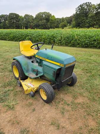 John Deere 210 1