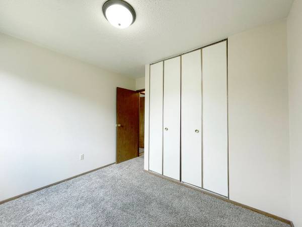 $825 / 2br - 650ft2 - 2 BD, in Minot ND, Lawn Care and Snow Removal (505 Park Street, Minot, ND)63995824262531121
