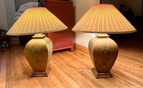 Two Vintage Bronze-Tone Porcelain & Antiqued Brass Lamps 1