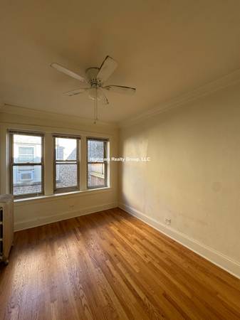$2,100 / 2br - 🕯️🪵🧸Autumn Glow! 2BD + Sunroom Haven in Lincoln Square🕯️🧸🪵 (Chicago)63781279590915124