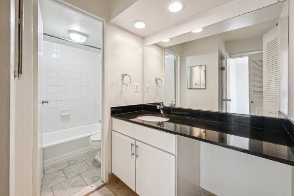 $2,150 / 500ft2 - Live in the Heart of Dupont Circle-Apt 108 All Utilities Included! (Washington)64040363996161124