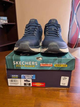 Skechers D'Lux Walker 1