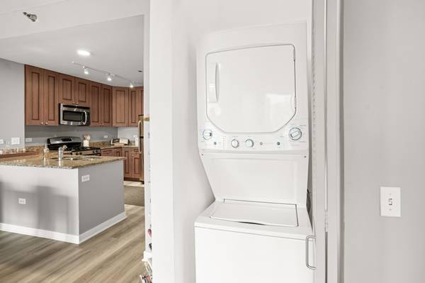 $2,390 / 1br - SPACE!!! South Loop 1 bedroom, In-unit WD, balcony, Big bedroom (South Loop)63898985606659124