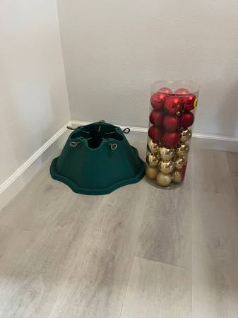 Christmas tree base + Ornament Set 1