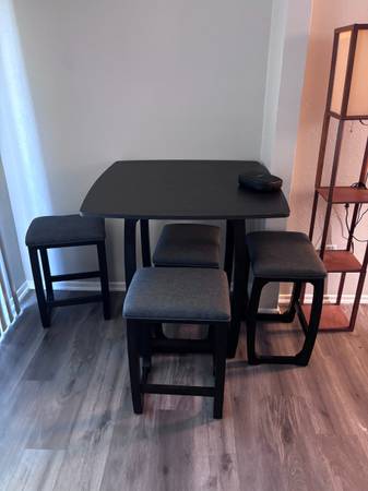 Dining table + stools 1