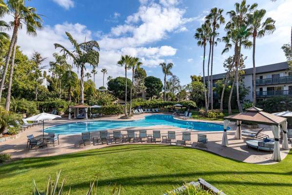 On-Site Laundry Facilities, Central Air Conditioning, Gated Dog Park 1