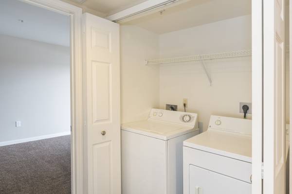 $2,025 / 3br - 1263ft2 - Large 3 bedroom / 2 bath, fireplace and in unit washer / dryer (Cimmaron Hills)63686781174659123
