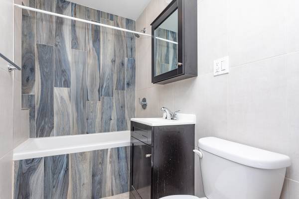 $2,612 / 1br - Old School Prime Crown Heights 1BR with In-Unit Laundry (Crown Heights)63661238775555122