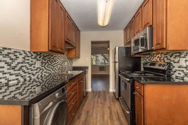 $2,280 / 2br - 825ft2 - Assigned Parking, Dishwasher, Online Rent Payments (lafayette / orinda / moraga)63813686760707124