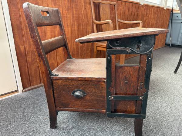 Small child vintage school desk 1