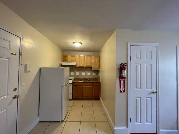 Large studio, Parking Lot! 1