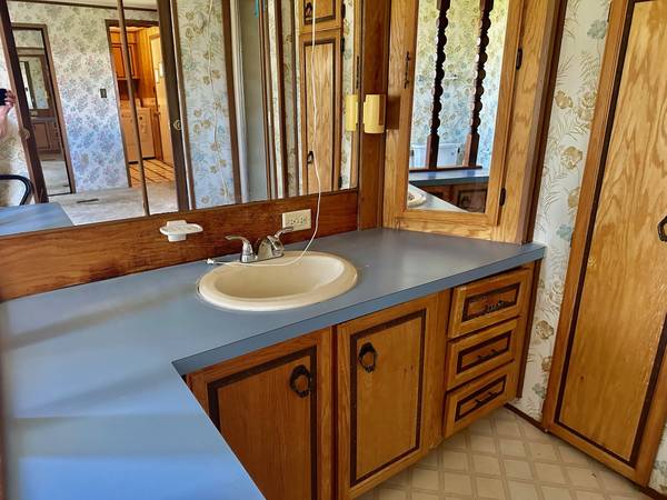 $110,000 / 2br - 982ft2 - OPEN HOUSE SATURDAY 9-27-25, 11 am to 1 pm.  REDUCED $30k!!! (Dover, NH)63931788293250124