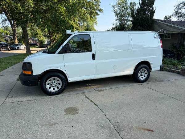 2014 Chevrolet express awd - Photo 11