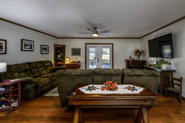 $750,000 / 3br - 2400ft2 - Private Retreat on 73.5 Acres of Opportunities!64215951510659123