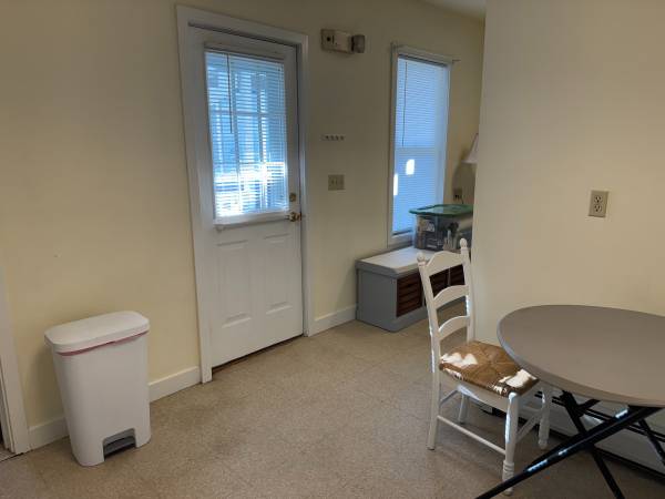 $1,800 / 1br - 550ft2 - Furnished One Bedroom with Laundry (47AR) (Pittsfield)64017047694977124