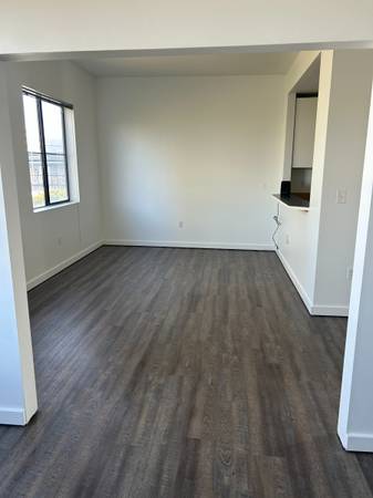 $2,195 ONE OF A KIND!  SPACIOUS SPACE WITH VIEWS - Available NOW! (berkeley)63797037401985122