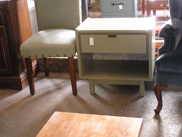 ONE DRAWER STAND WITH "Pop" 1