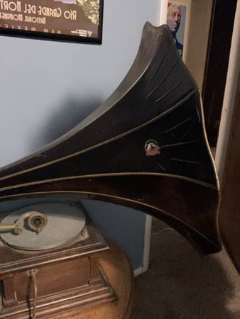 Working Victor III External Horn Phonograph 1