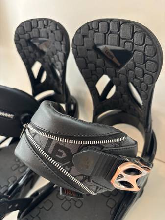 Raras fijaciones para snowboard Burton Lexa, talla M negras, placas base y correa - $211 (Arlington)63471085747841122