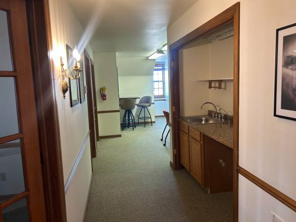 $50 Flexible Co‑Working Suite / Shared Office – Suite 10 at 11019 Towne Sq (Mequon)64150970642050124