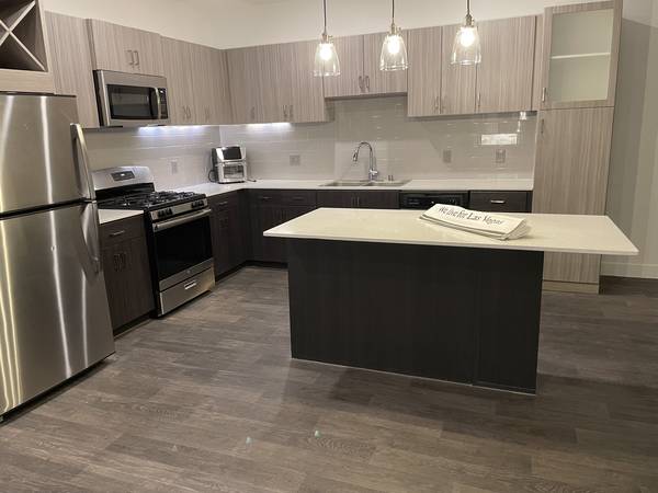 Beautiful 2 Bedroom  Available NOW!! ONE MONTH FREE ON 12 MONTH LEASE 1