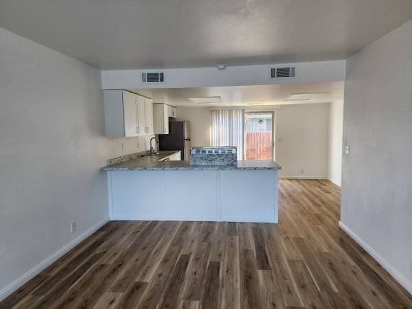 $1,198 / 2br - 900ft2 - 2-Story Townhouse In Burney - #17 (Burney)63972529650051124
