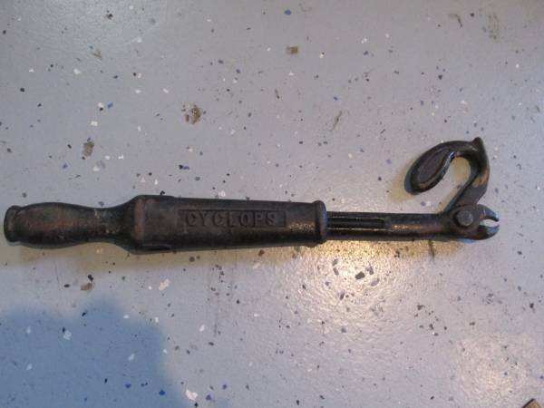Cyclops Nail Puller by Union Hardware 1
