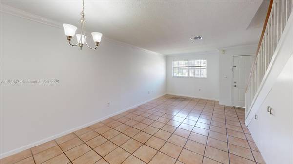 $2,400 / 2br - 1100ft2 - Charming 2-Bed, 2.5-Bath Townhouse in Terra Lake – Private Yard63906442345986120