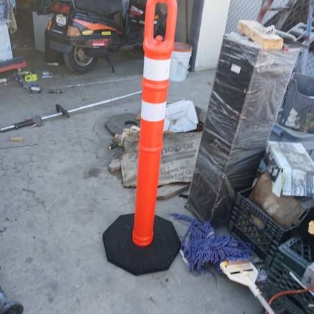 (5) traffic Construction delineators for $40 1