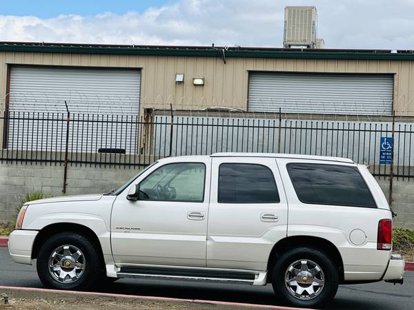 CLEAN TITLE 2005 CADILLAC ESCALADE GOLD BADGE Luxury LOW MILES 126K MI - $8,995 (SACRAMENTO)63616850321409121